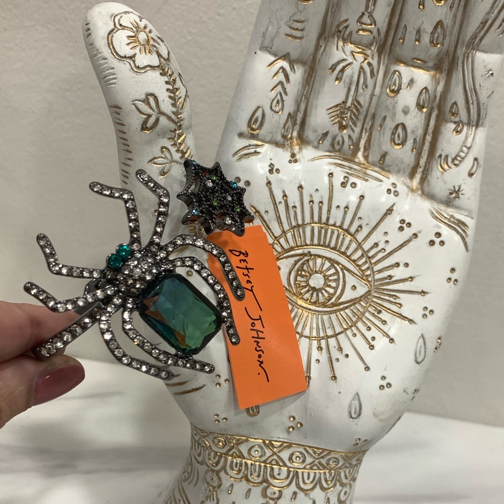 BETSEY JOHNSON Spider 🕷️ Cuff Bracelet Emerald Green Stone NEW with Box